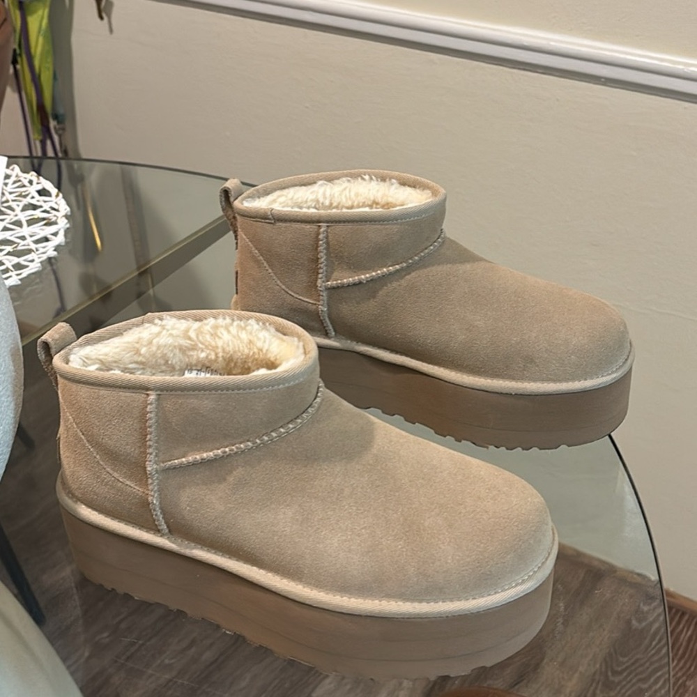 Ugg Classic Ultra Mini Platform Boots Sand size 9 worn only once + Ugg care kit - Picture 3 of 7